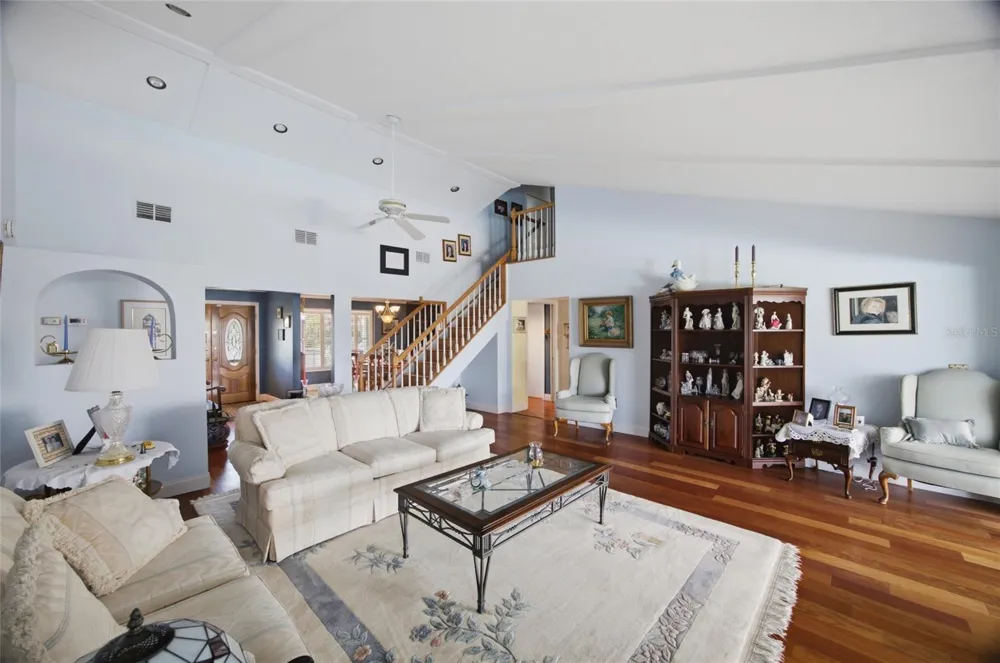 4912 58TH AVENUE S St Petersburg, FL 33715