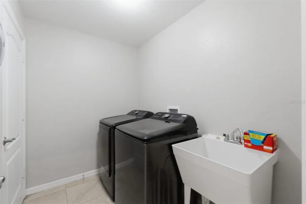 12155 PEREGRINE FALCON AVENUE Weeki Wachee, FL 34614