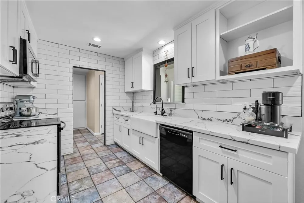 24048 Cruise Circle Canyon Lake, CA 92587