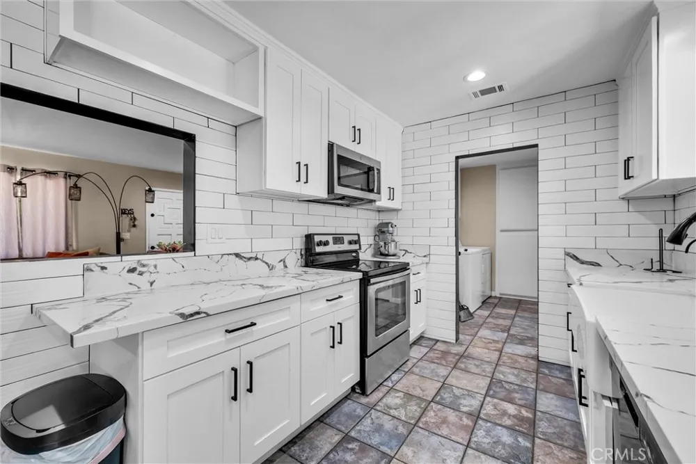 24048 Cruise Circle Canyon Lake, CA 92587