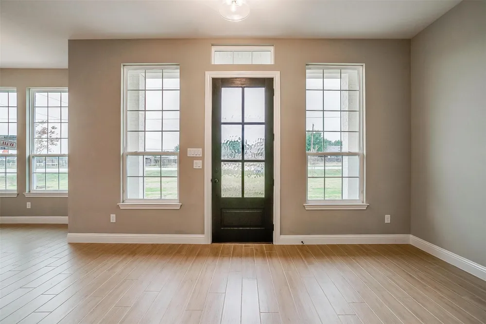 991 Hulen Crowley, TX 76036