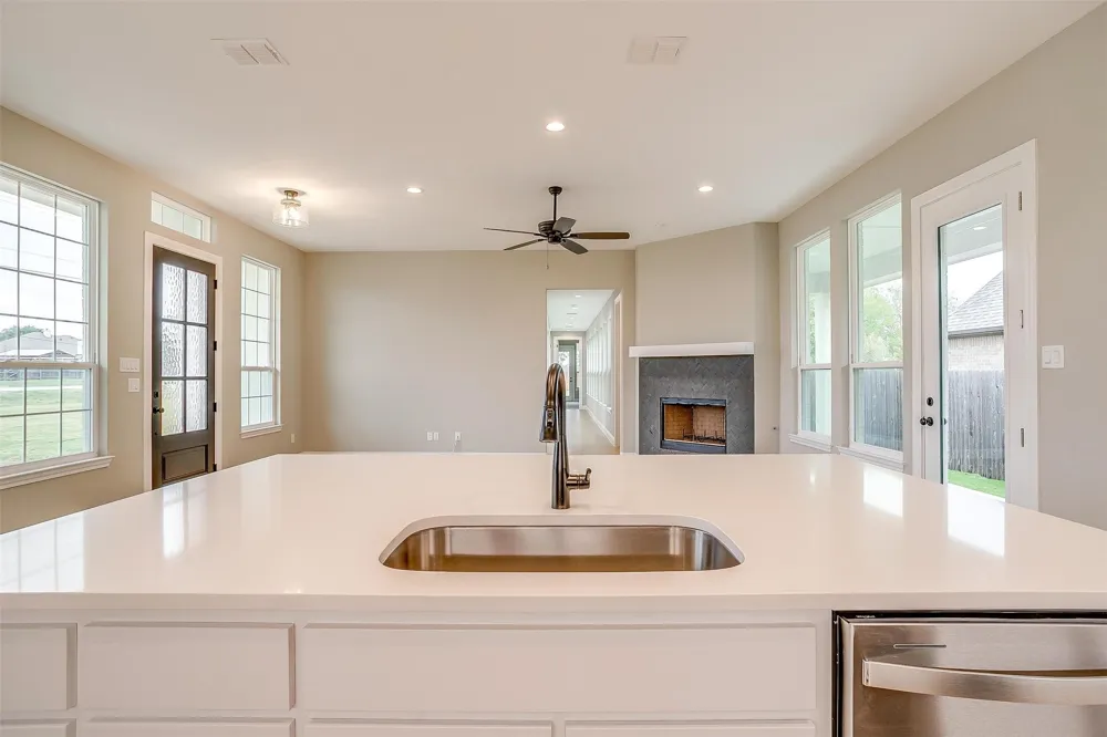 991 Hulen Crowley, TX 76036