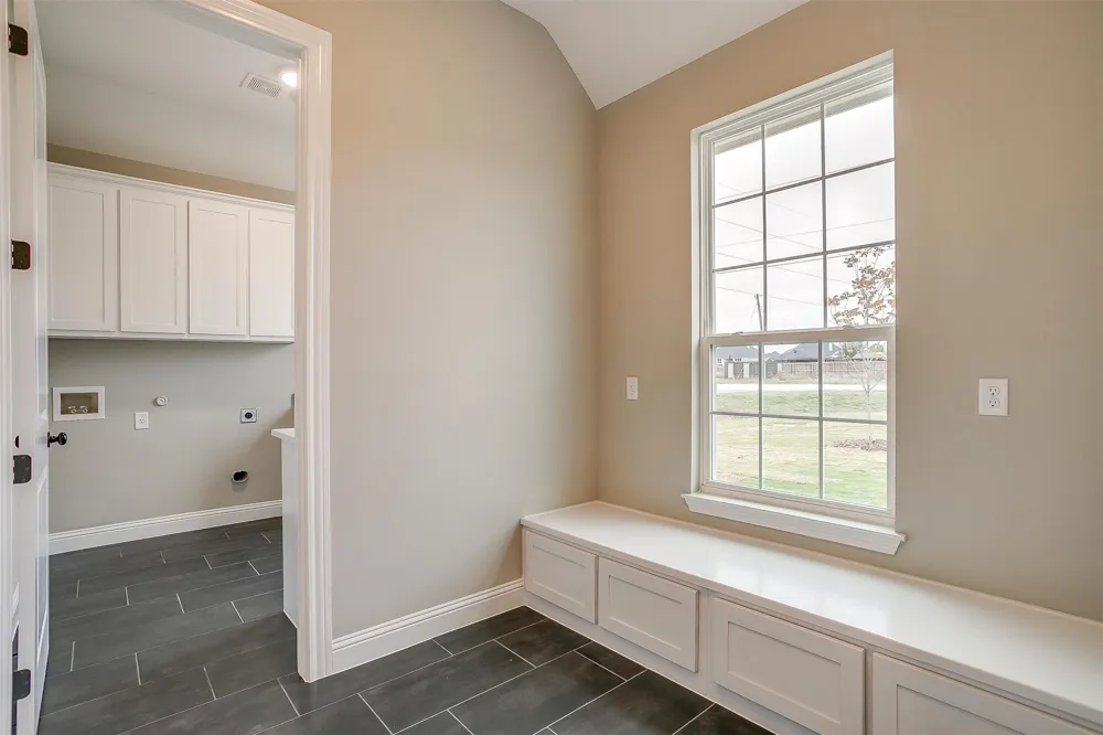 991 Hulen Crowley, TX 76036