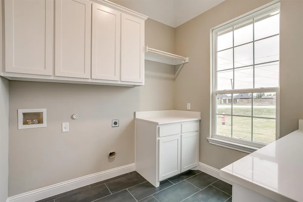 991 Hulen Crowley, TX 76036