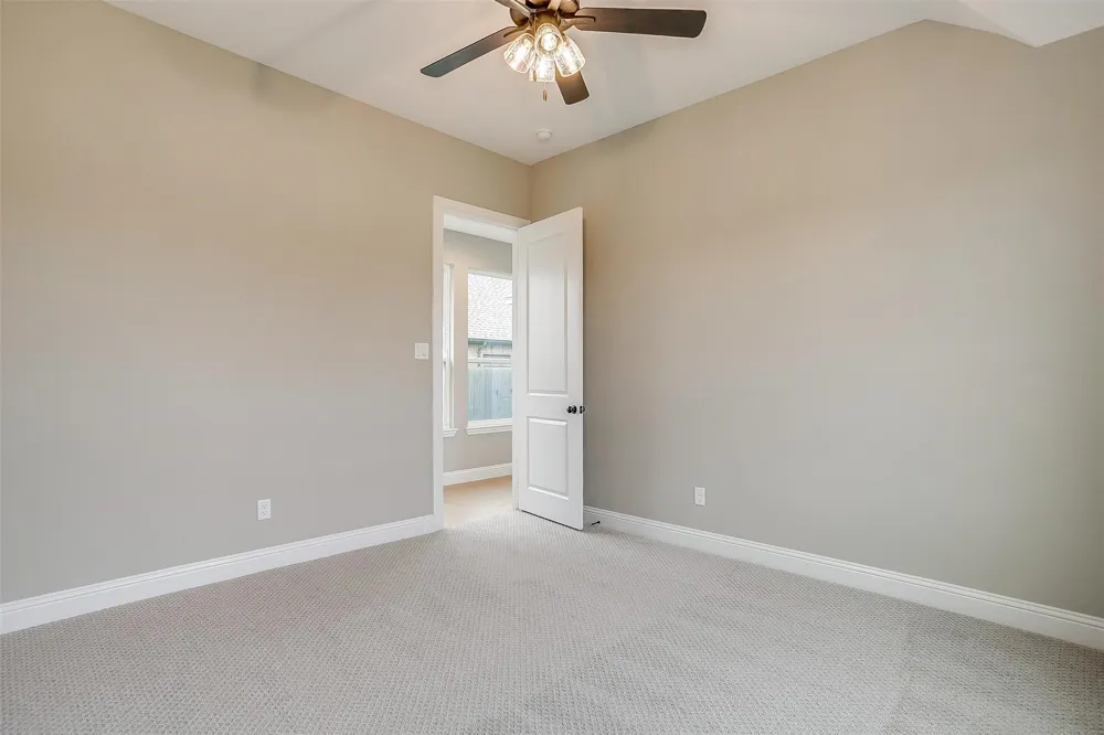 991 Hulen Crowley, TX 76036