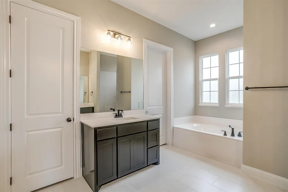 991 Hulen Crowley, TX 76036