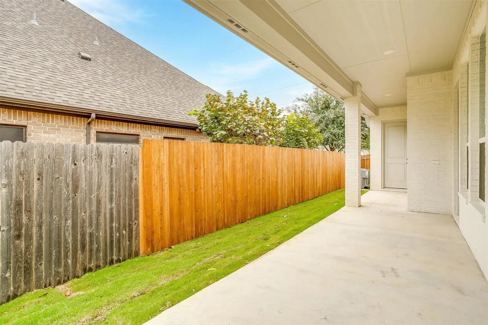 991 Hulen Crowley, TX 76036