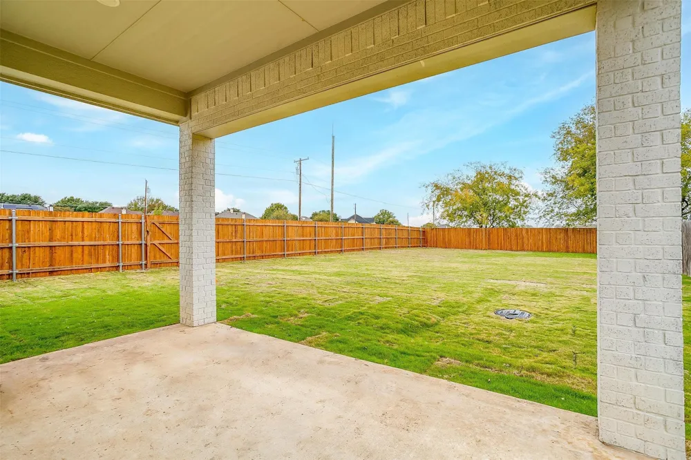 991 Hulen Crowley, TX 76036
