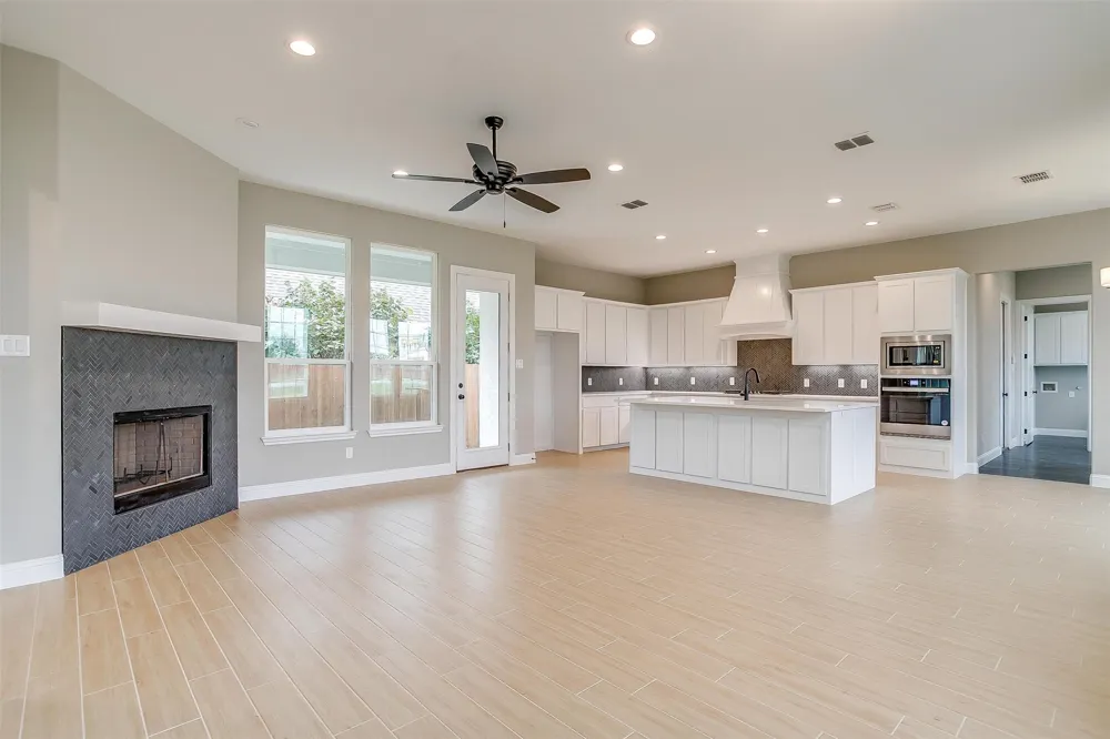 991 Hulen Crowley, TX 76036