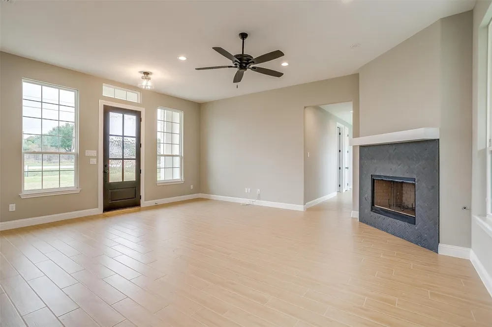 991 Hulen Crowley, TX 76036