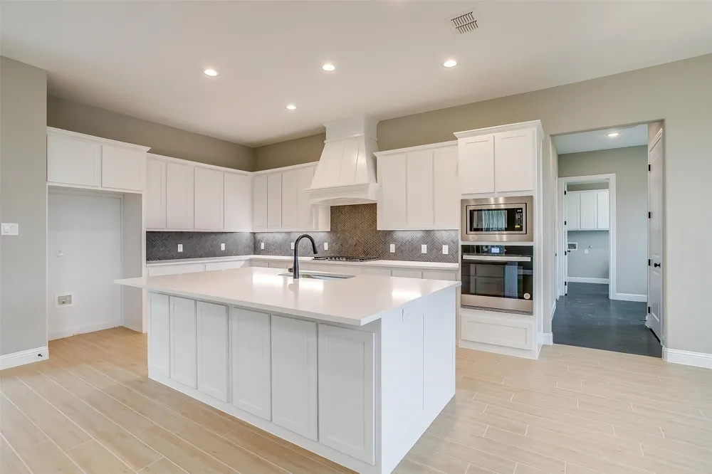 991 Hulen Crowley, TX 76036