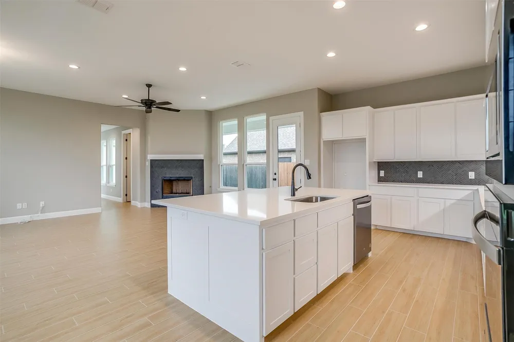 991 Hulen Crowley, TX 76036