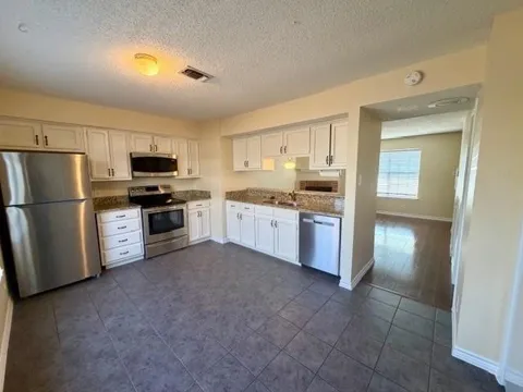 716 W Mulberry Street #1C