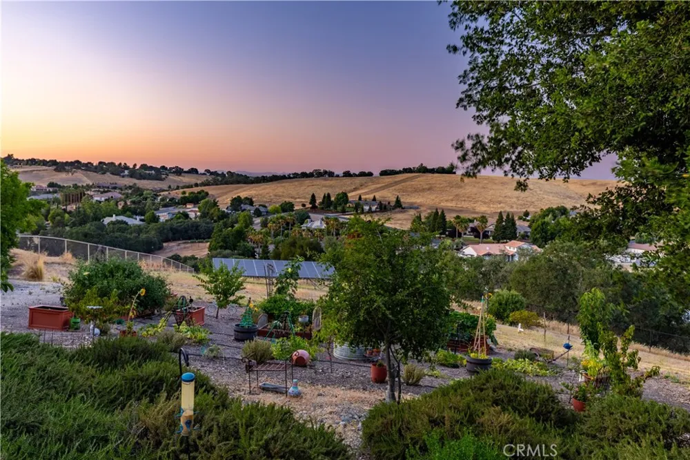2045 Vista De La Vina Templeton, CA 93465
