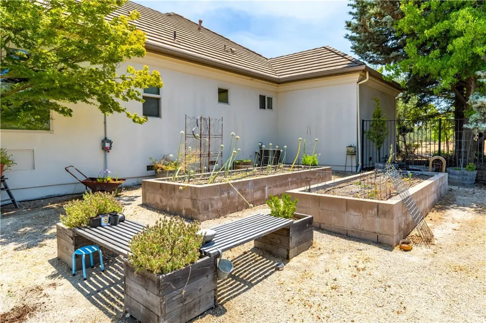 2045 Vista De La Vina Templeton, CA 93465