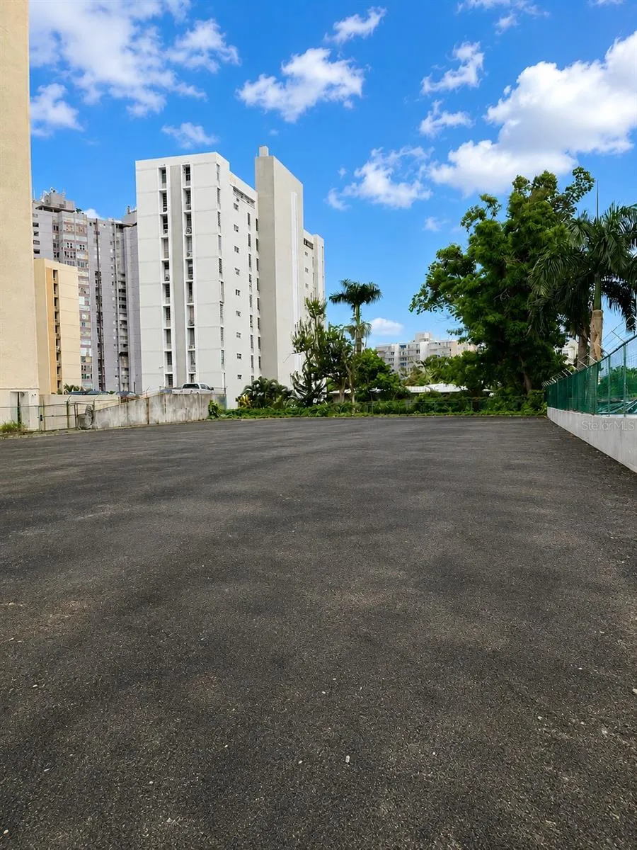 carr. 2 KM 6.4 VILLA CAPARRA Guaynabo, PR 00966