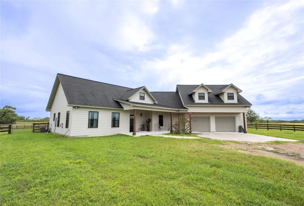 1252 County Road 388 Hallettsville, TX 77964