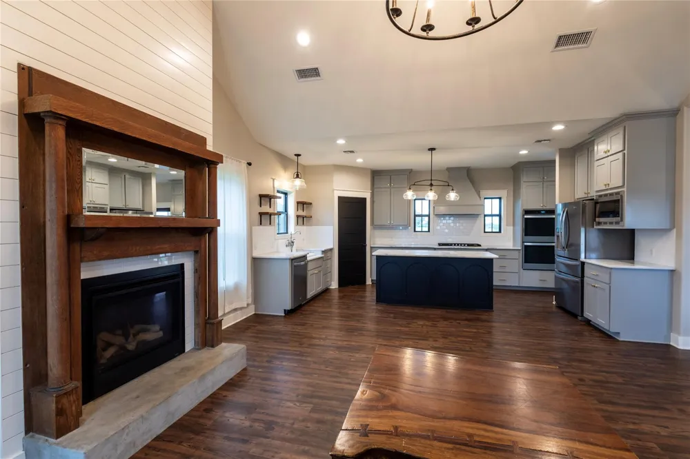 1252 County Road 388 Hallettsville, TX 77964