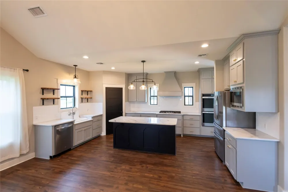 1252 County Road 388 Hallettsville, TX 77964