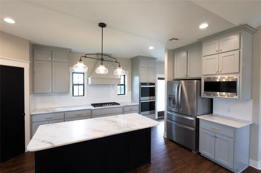 1252 County Road 388 Hallettsville, TX 77964