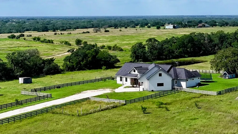 1252 County Road 388 Hallettsville, TX 77964