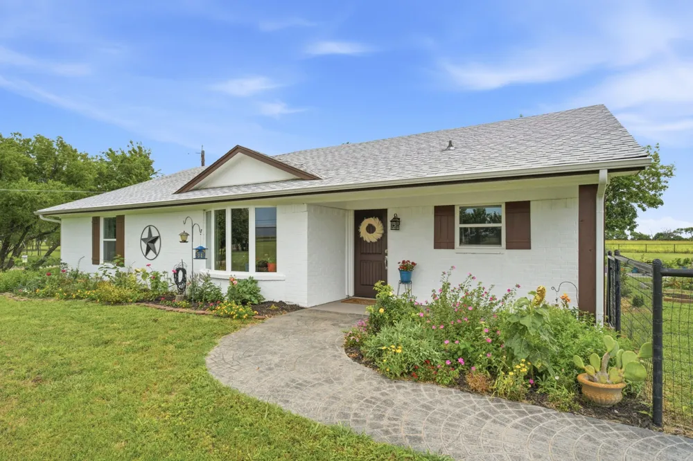 698 Hackberry Road Van Alstyne, TX 75495