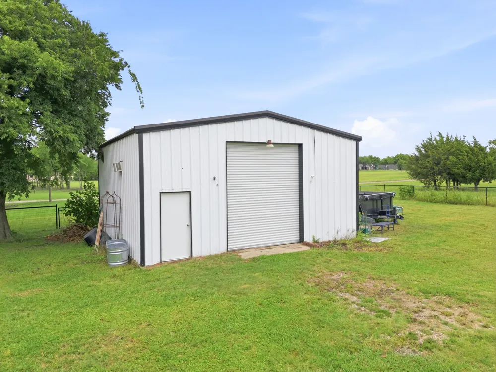 698 Hackberry Road Van Alstyne, TX 75495