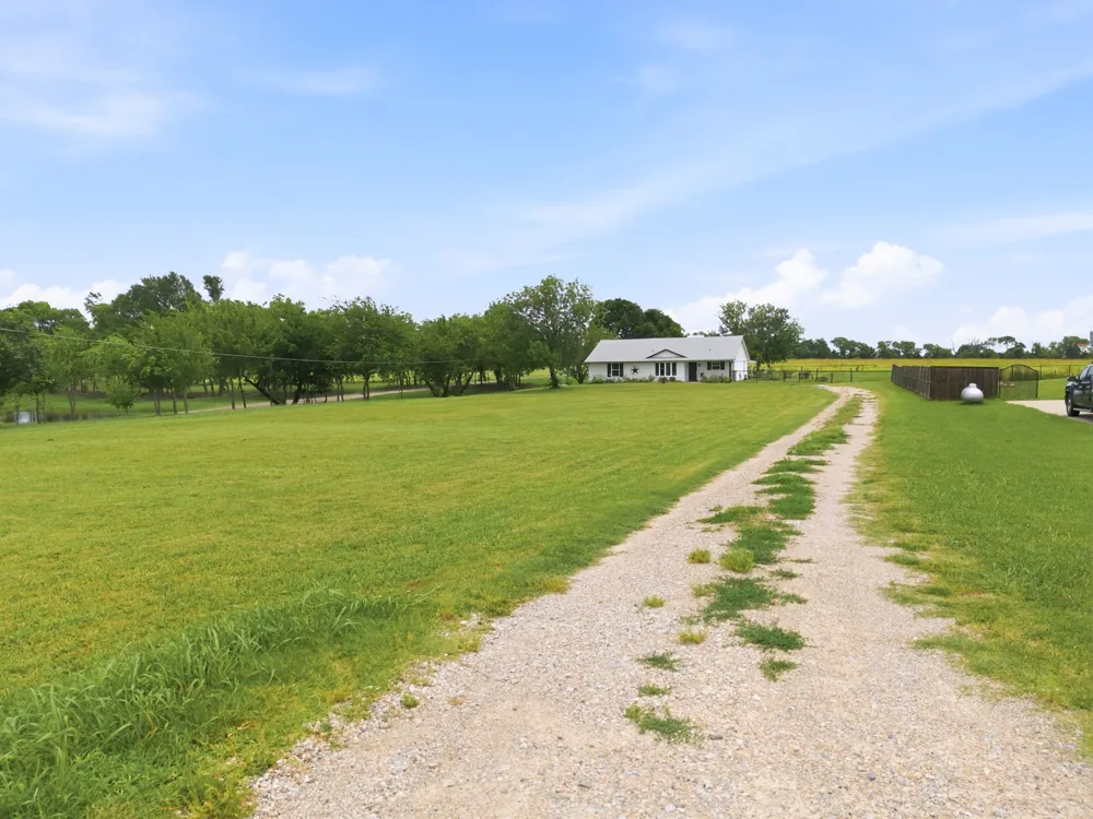 698 Hackberry Road Van Alstyne, TX 75495