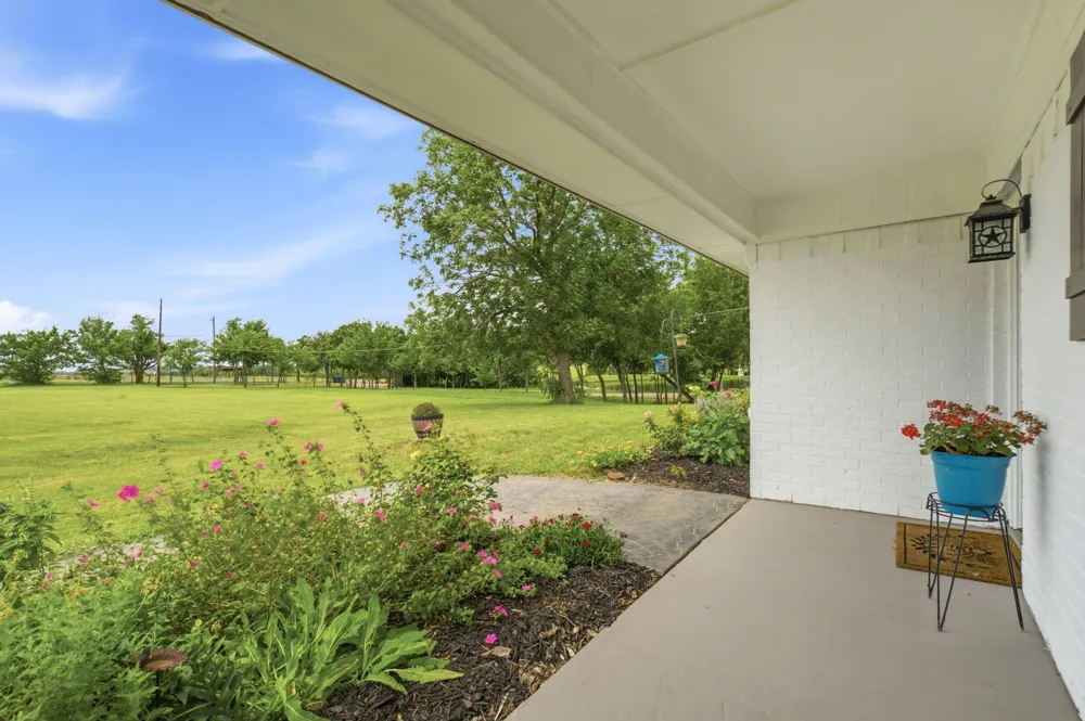 698 Hackberry Road Van Alstyne, TX 75495
