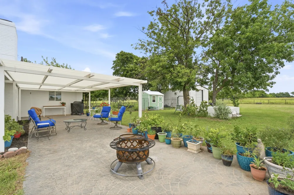 698 Hackberry Road Van Alstyne, TX 75495