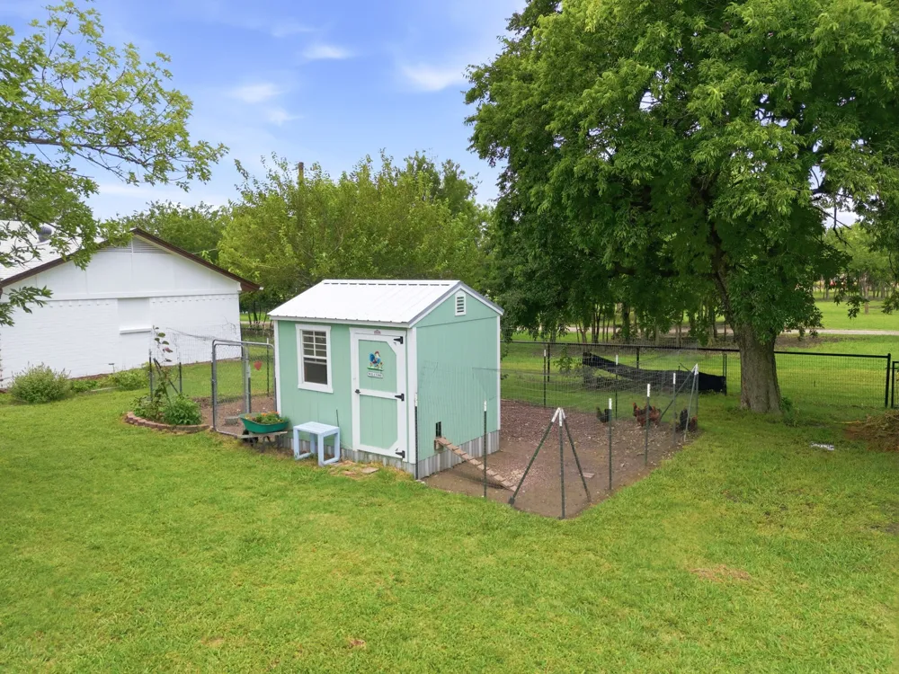 698 Hackberry Road Van Alstyne, TX 75495