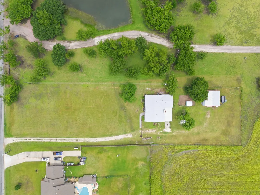 698 Hackberry Road Van Alstyne, TX 75495