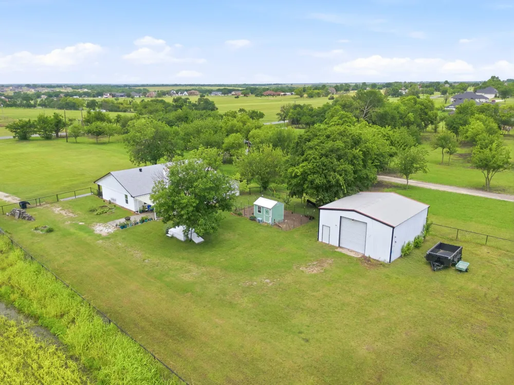 698 Hackberry Road Van Alstyne, TX 75495