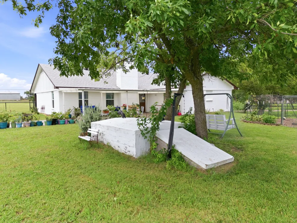 698 Hackberry Road Van Alstyne, TX 75495