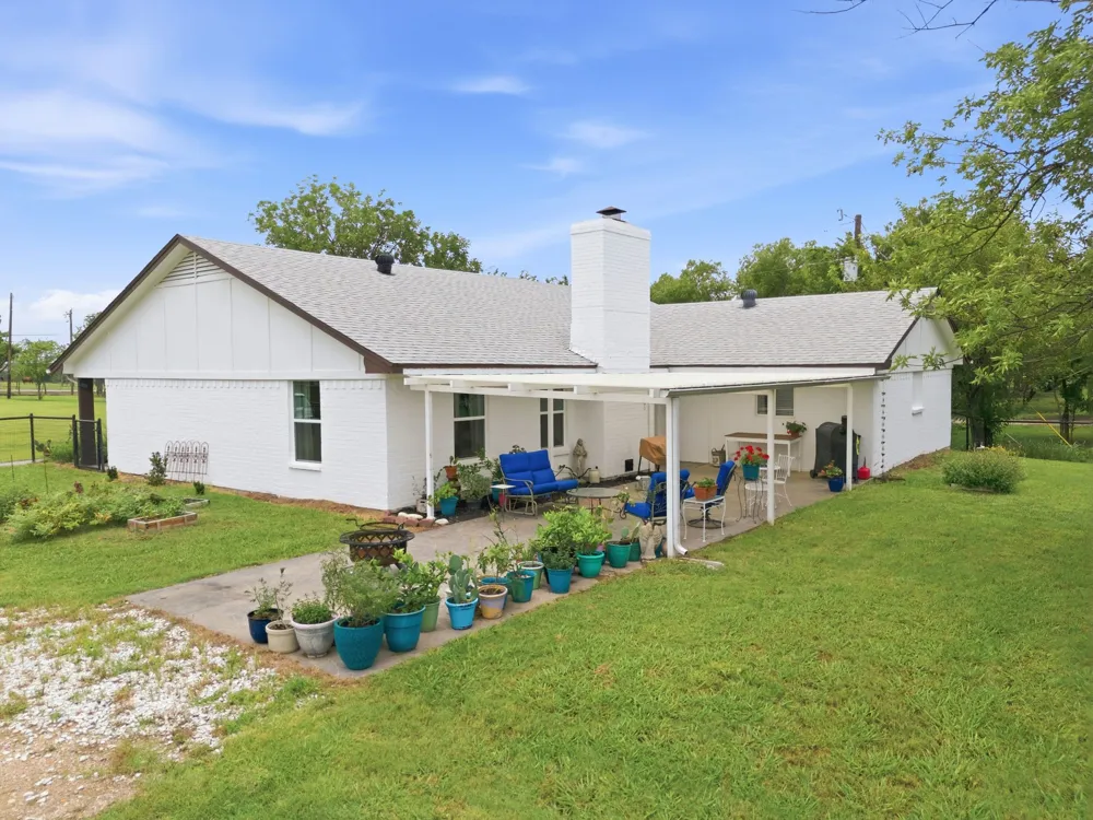 698 Hackberry Road Van Alstyne, TX 75495