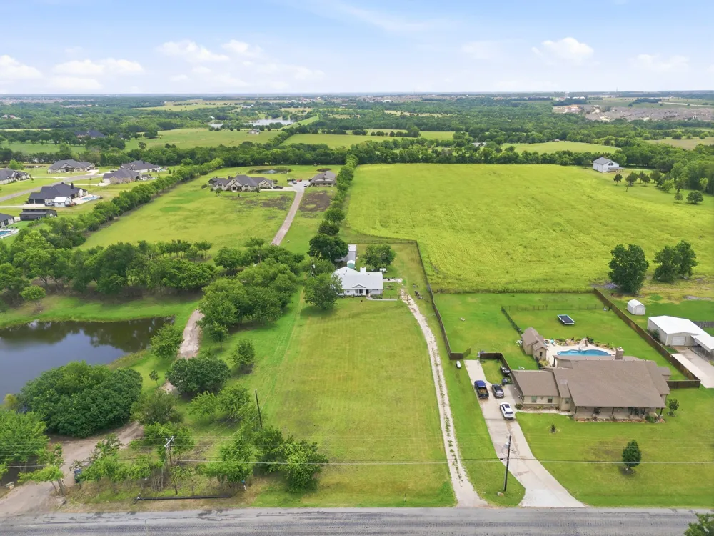 698 Hackberry Road Van Alstyne, TX 75495