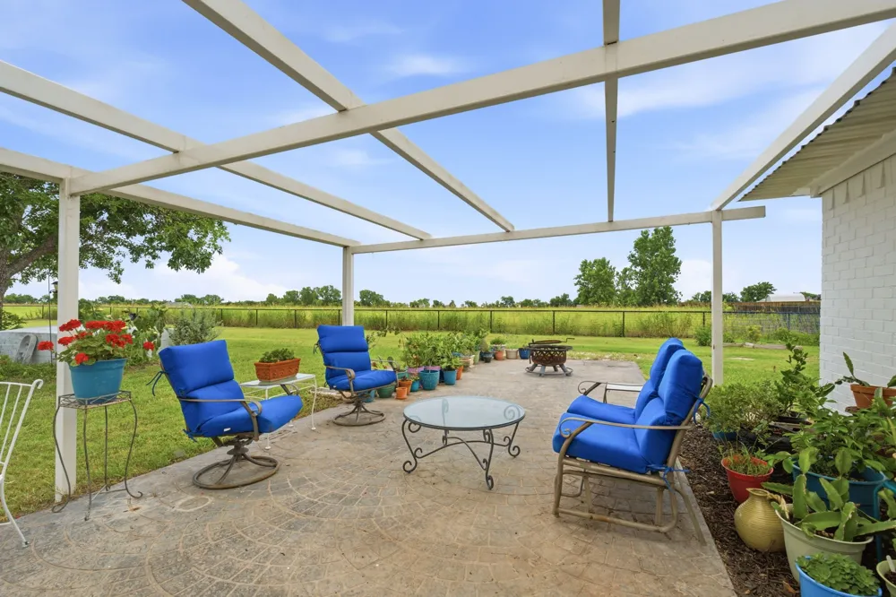 698 Hackberry Road Van Alstyne, TX 75495