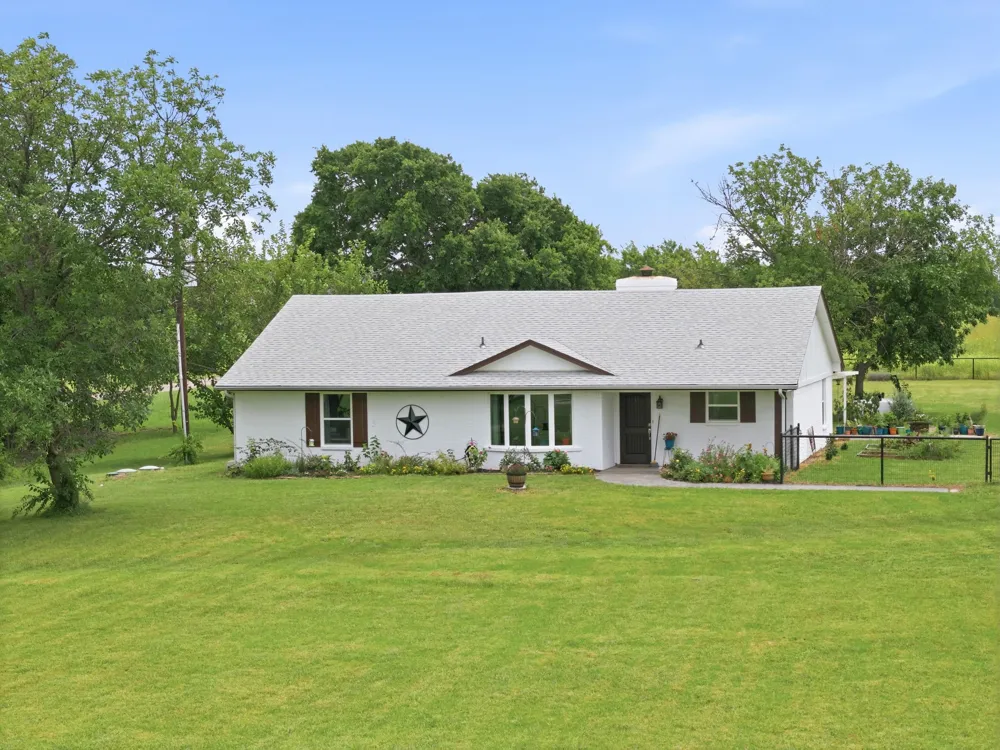 698 Hackberry Road Van Alstyne, TX 75495