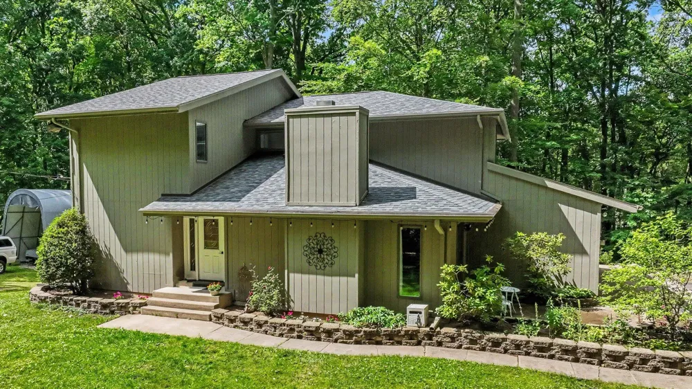 8656 W R AVENUE Kalamazoo, MI 49009