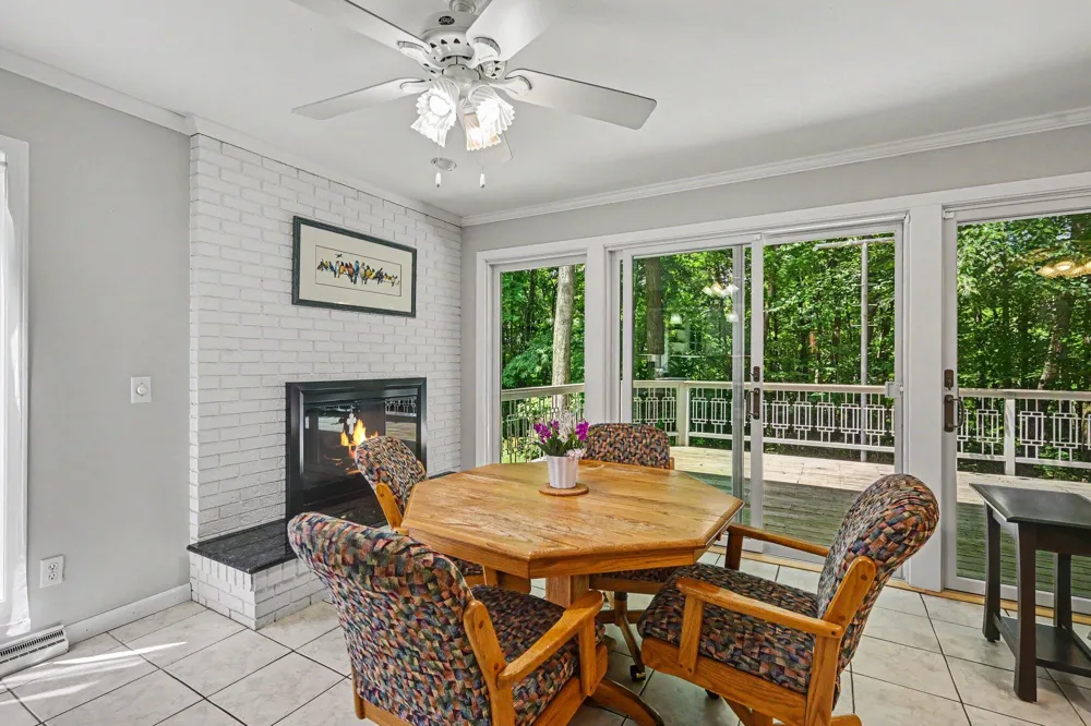 8656 W R AVENUE Kalamazoo, MI 49009