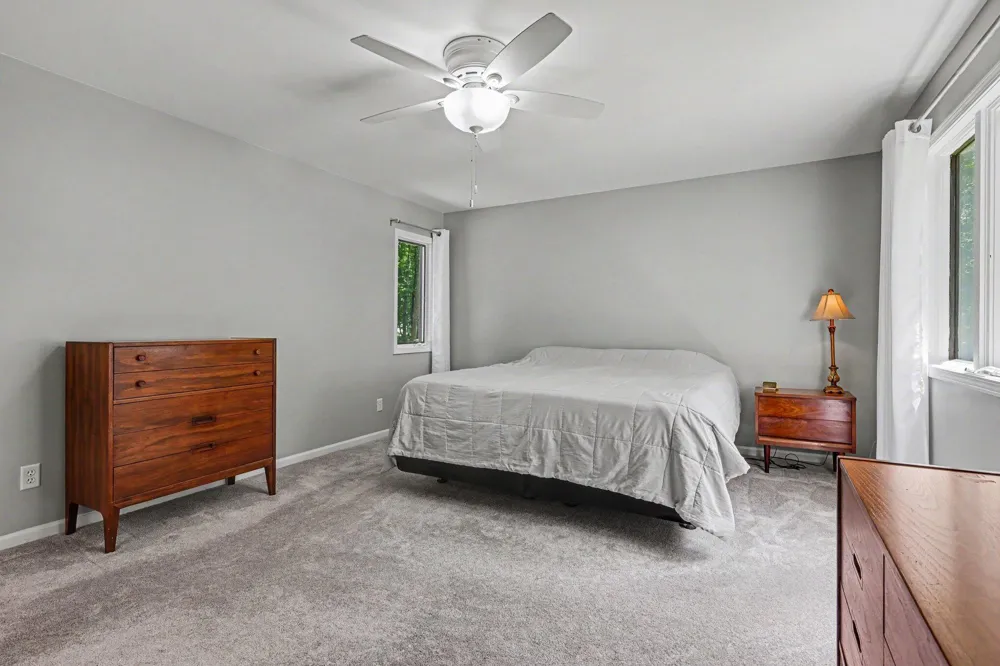 8656 W R AVENUE Kalamazoo, MI 49009