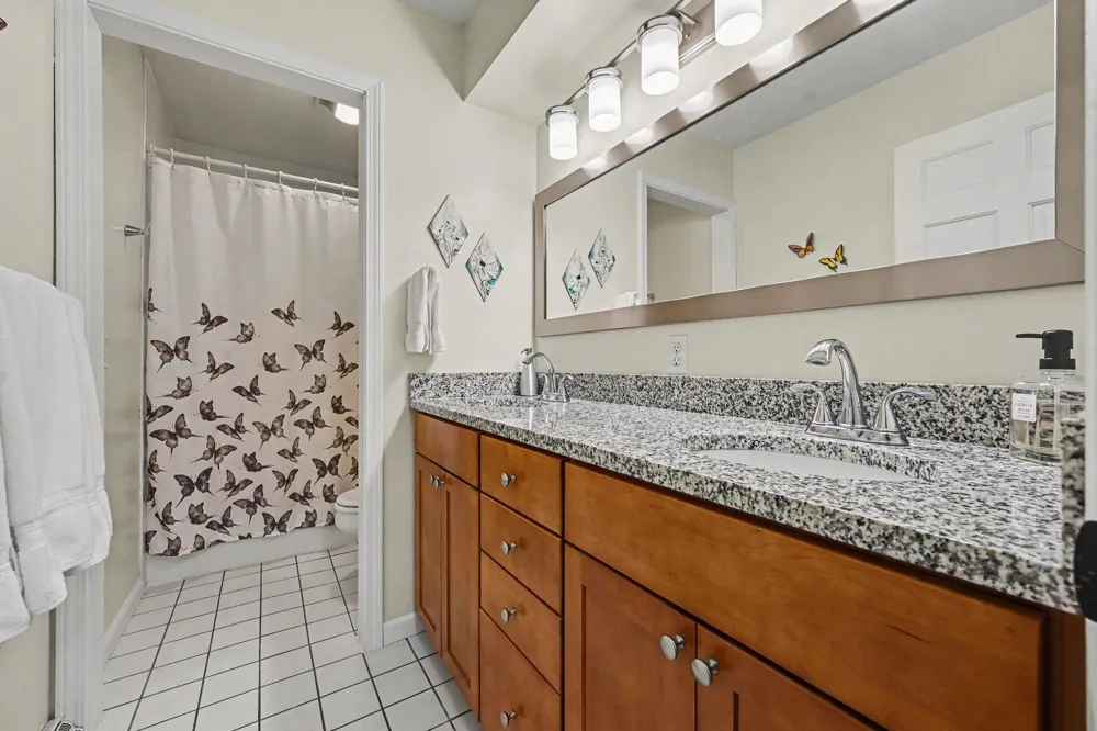 8656 W R AVENUE Kalamazoo, MI 49009
