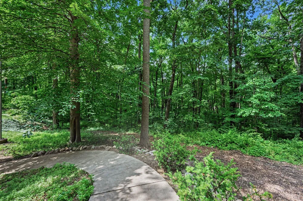 8656 W R AVENUE Kalamazoo, MI 49009