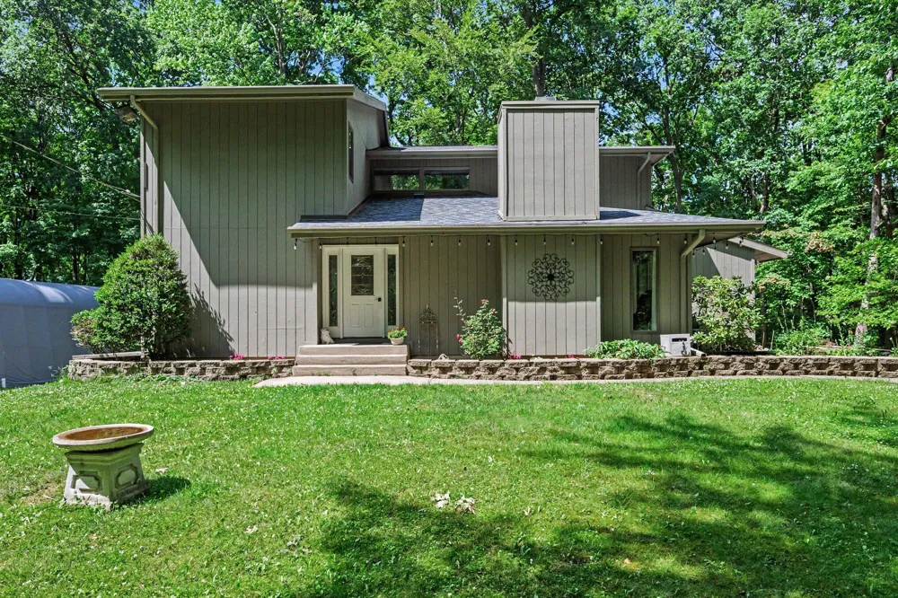 8656 W R AVENUE Kalamazoo, MI 49009