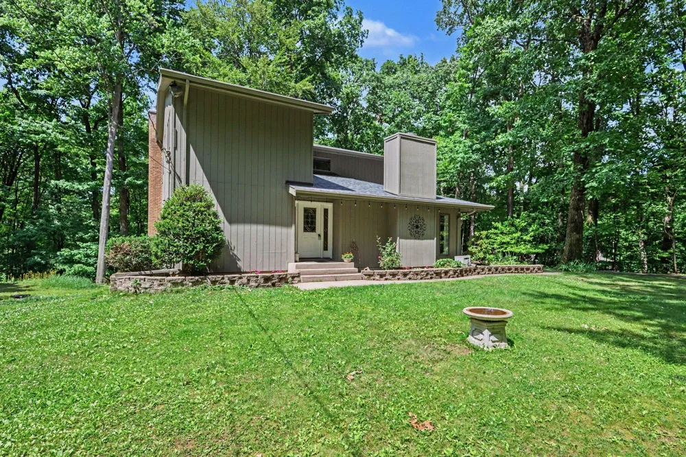 8656 W R AVENUE Kalamazoo, MI 49009