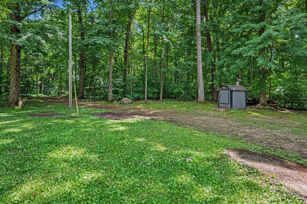 8656 W R AVENUE Kalamazoo, MI 49009