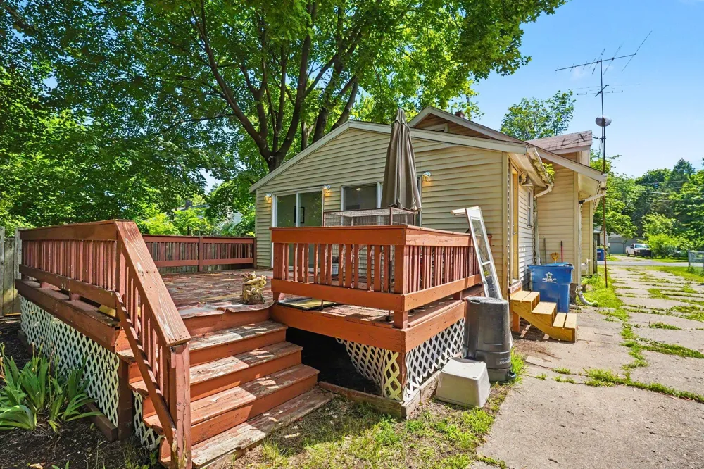 607 Ira Avenue Kalamazoo Charter Township, MI 49048