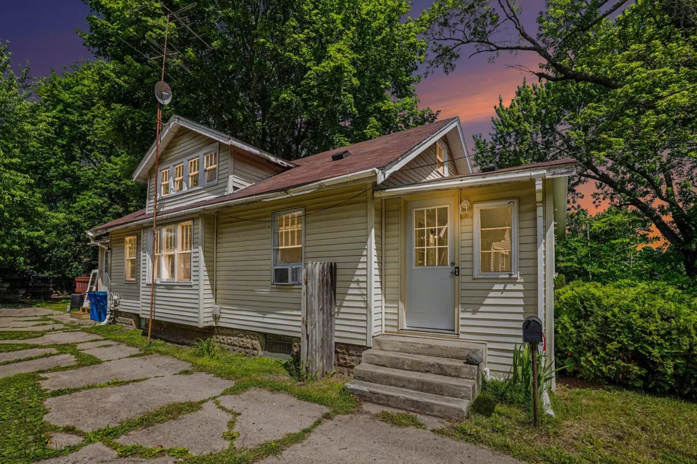 607 Ira Avenue Kalamazoo Charter Township, MI 49048