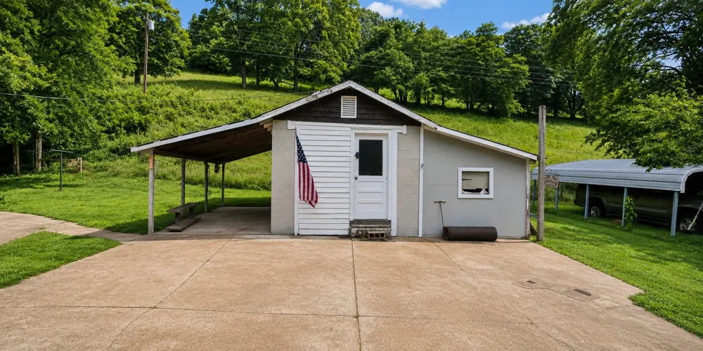 2039 Blackburn Hollow Rd Cornersville, TN 37047