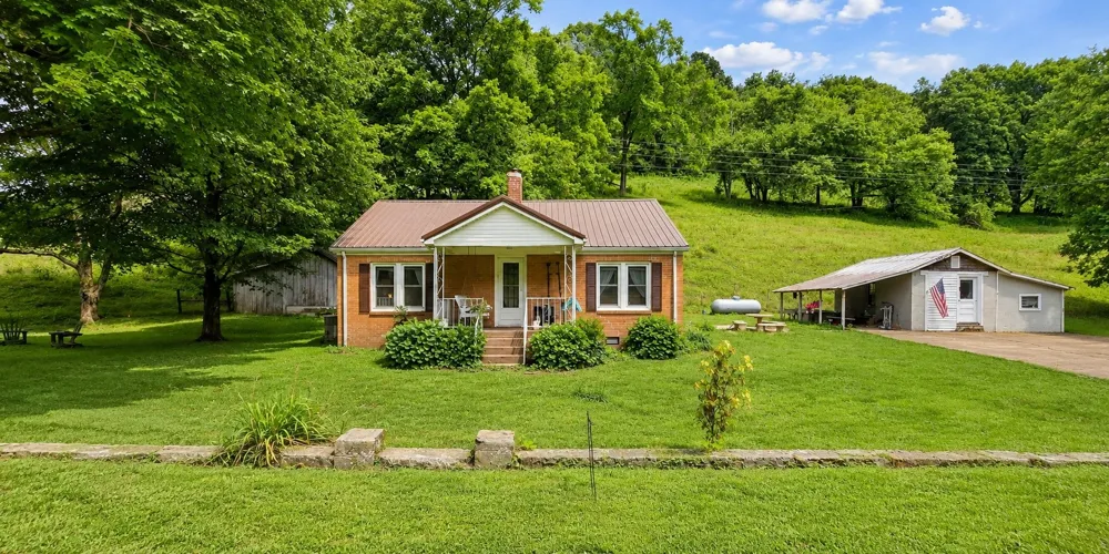 2039 Blackburn Hollow Rd Cornersville, TN 37047